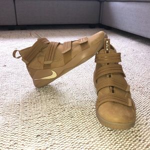 Mens Size 14 Nike LeBron Soldiers 11 Wheat Gold